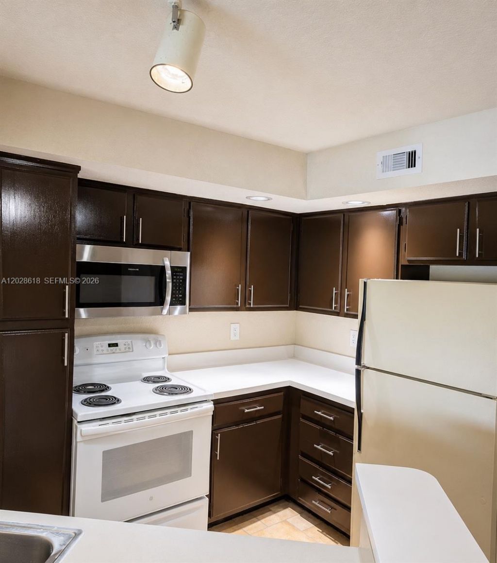 731 Vista Isles Dr, Unit 1516, Sunrise, FL 33325 Photo
