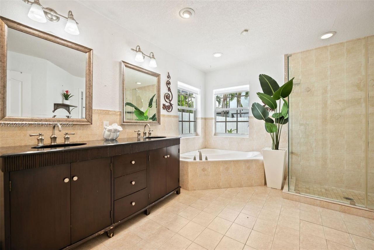 7819 NW 166th Ter , Miami Lakes, FL 33016 Photo