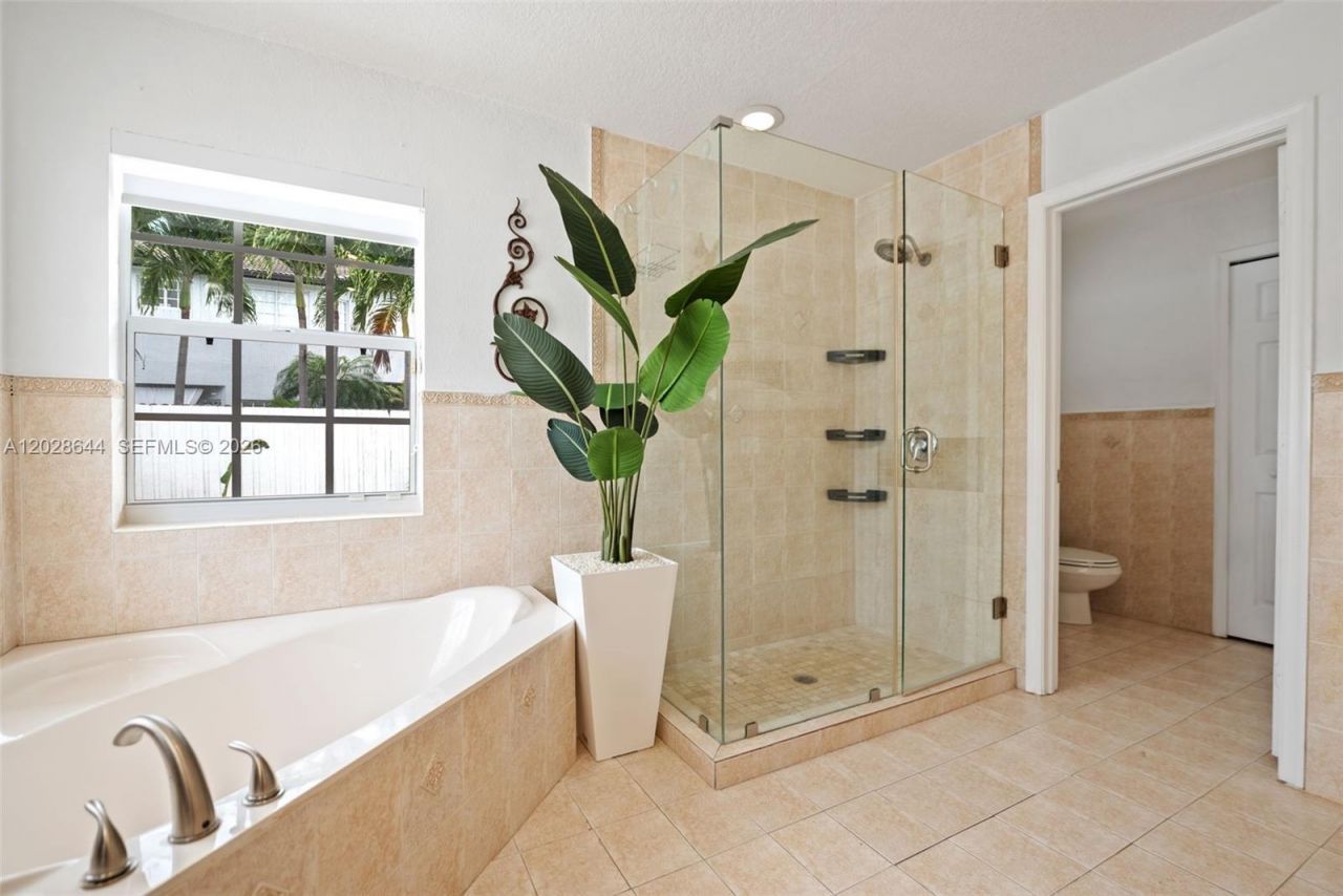 7819 NW 166th Ter , Miami Lakes, FL 33016 Photo