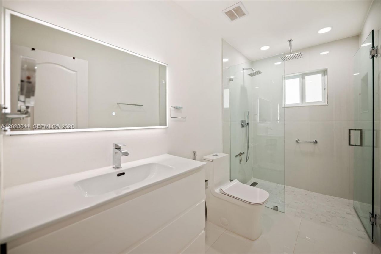 7819 NW 166th Ter , Miami Lakes, FL 33016 Photo