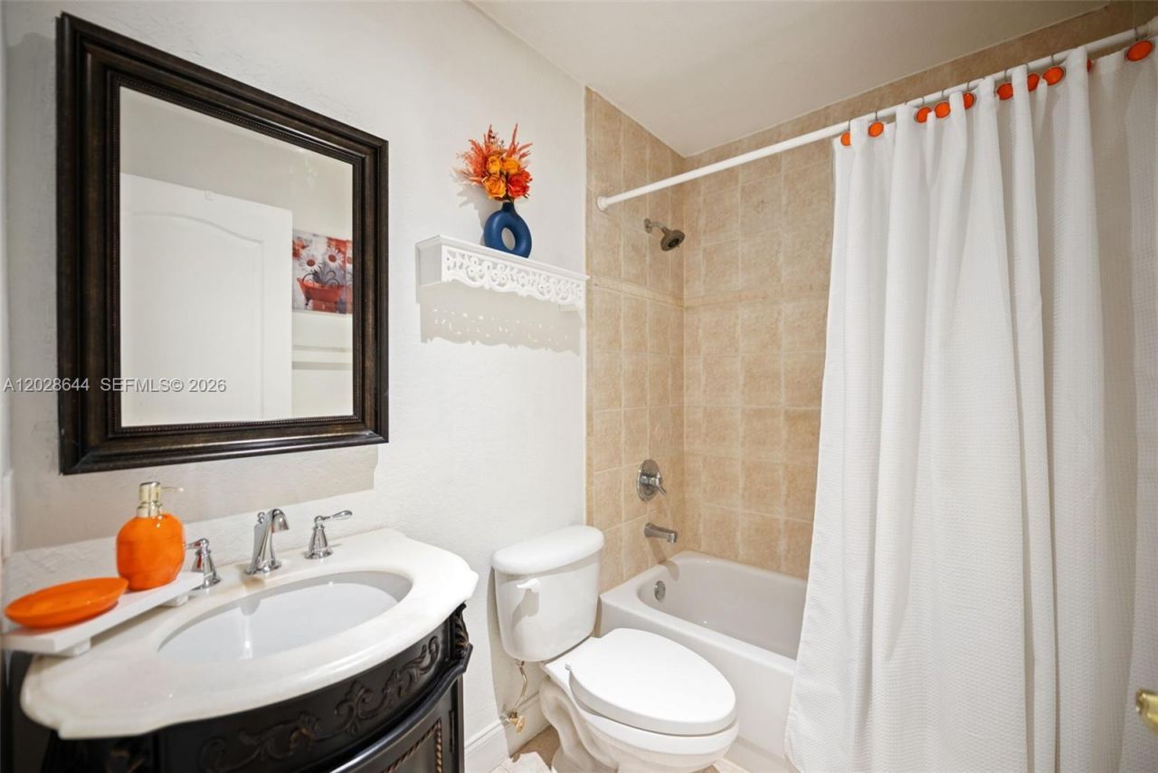 7819 NW 166th Ter , Miami Lakes, FL 33016 Photo