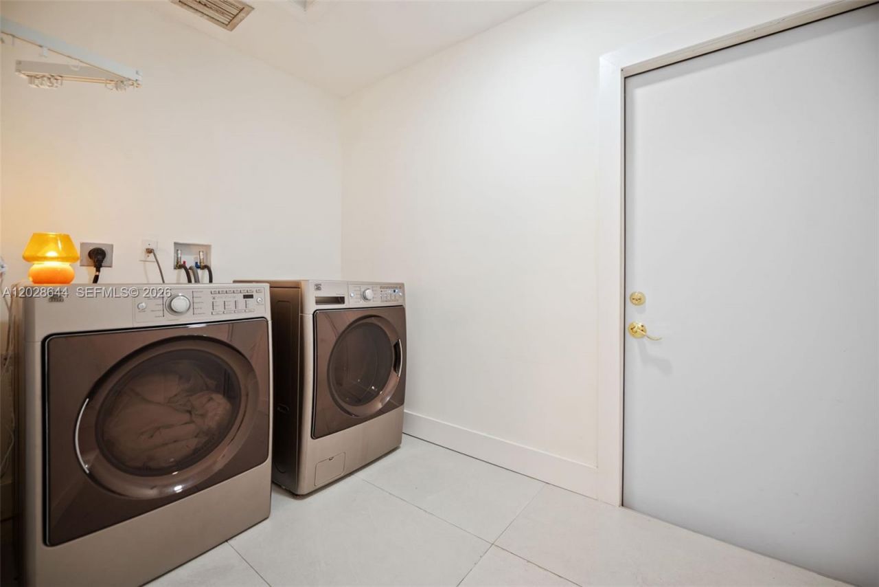 7819 NW 166th Ter , Miami Lakes, FL 33016 Photo