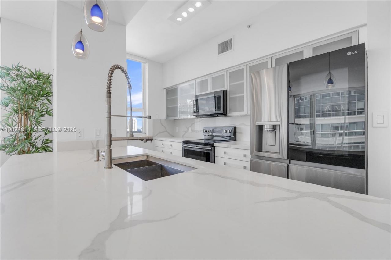 1155 Brickell Bay Dr , Unit PH102, Miami, FL 33131 Photo