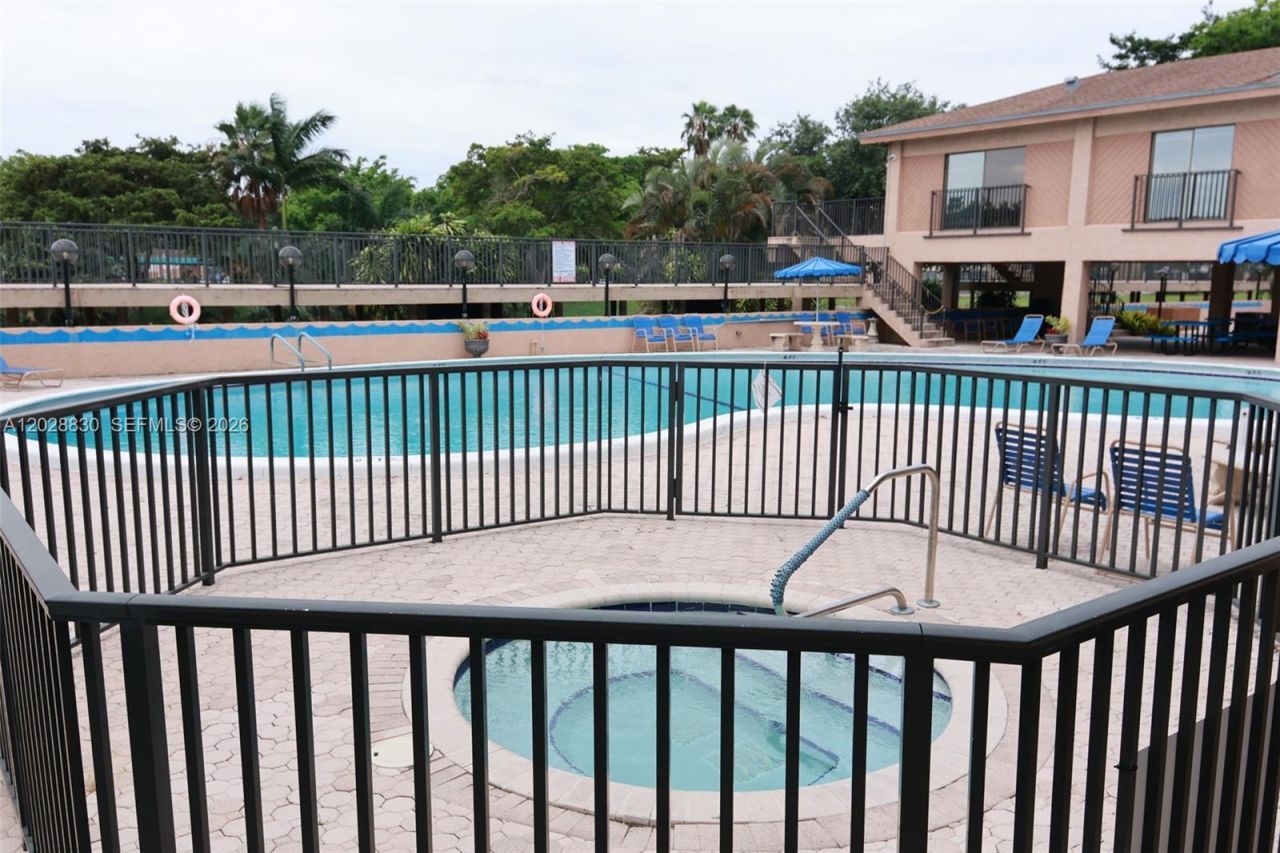 7220 Lake Cir Dr, Unit 101, Margate, FL 33063 Photo