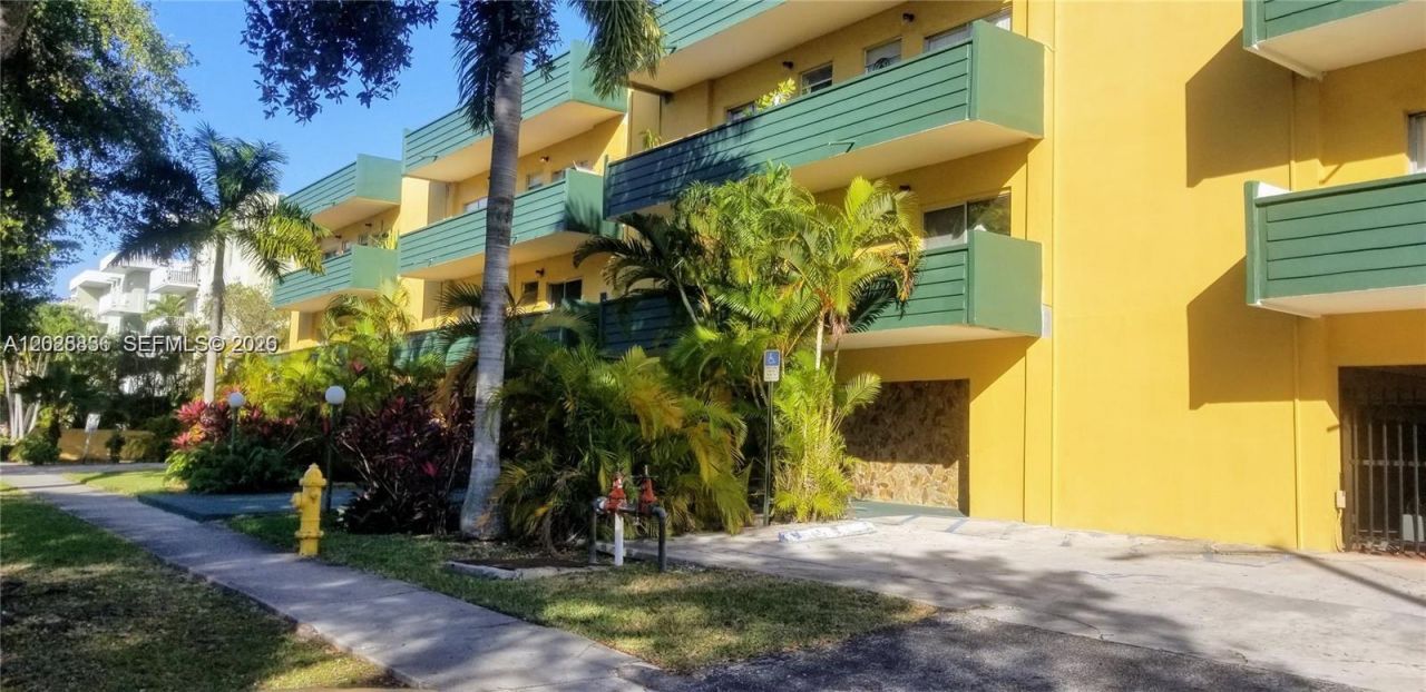1975 NE 135th St , Unit 3E, North Miami, FL 33181 Photo