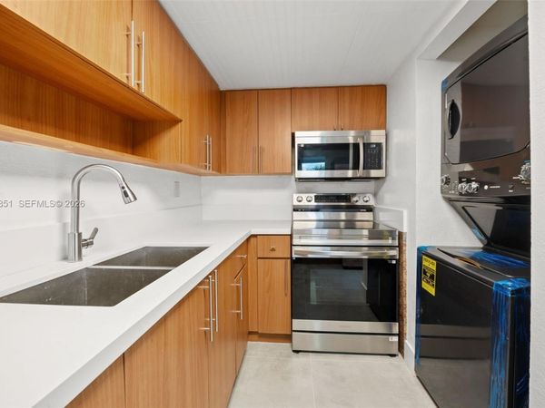 10090 NW 80th Ct , Unit 1447, Hialeah Gardens, FL 33016