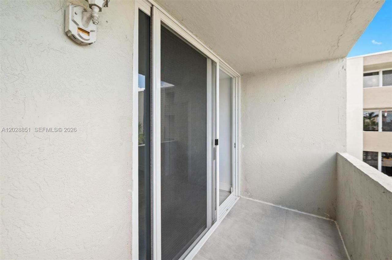 10090 NW 80th Ct , Unit 1447, Hialeah Gardens, FL 33016 Photo