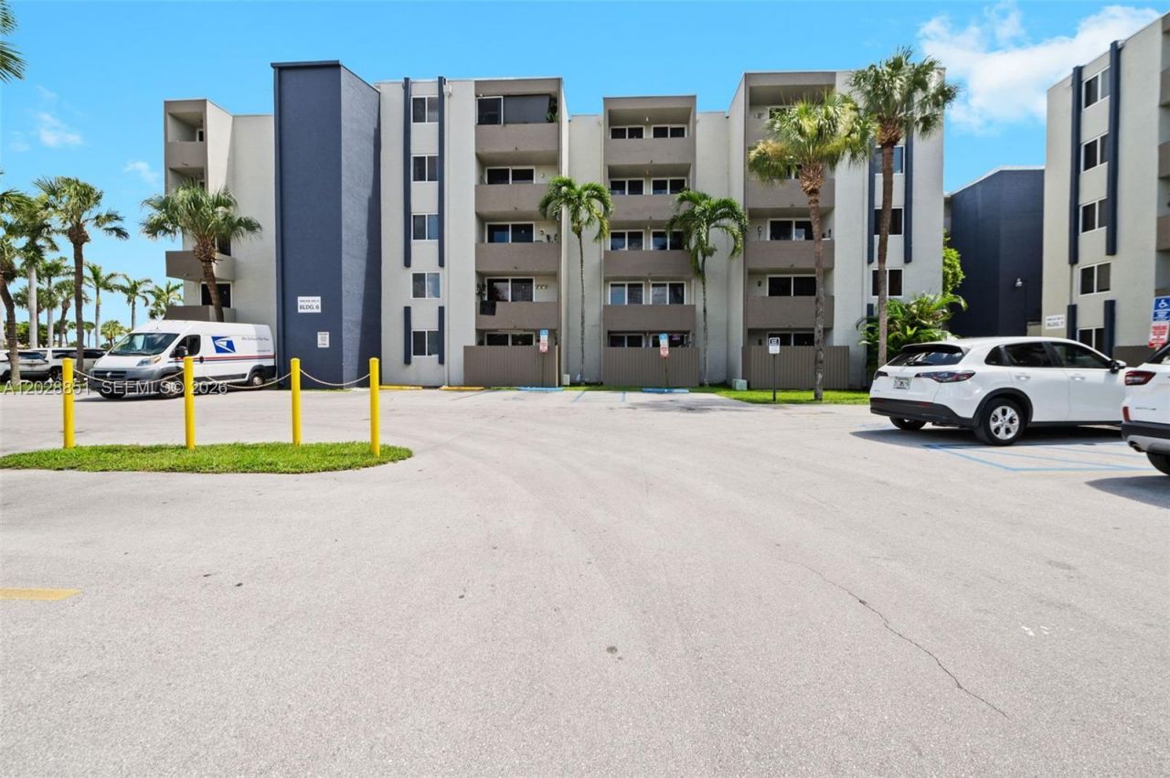 10090 NW 80th Ct , Unit 1447, Hialeah Gardens, FL 33016 Photo