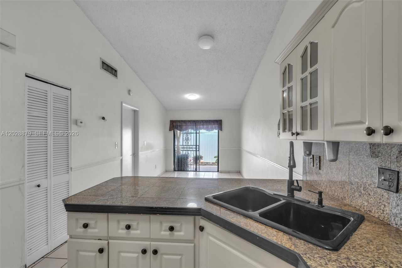 8805 NW 114th Ter, Hialeah Gardens, FL 33018 Photo