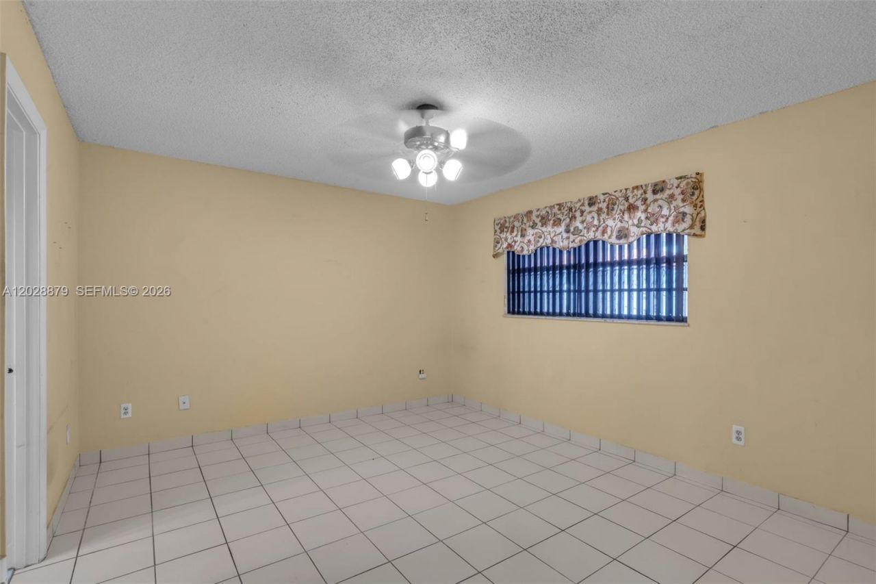 8805 NW 114th Ter, Hialeah Gardens, FL 33018 Photo