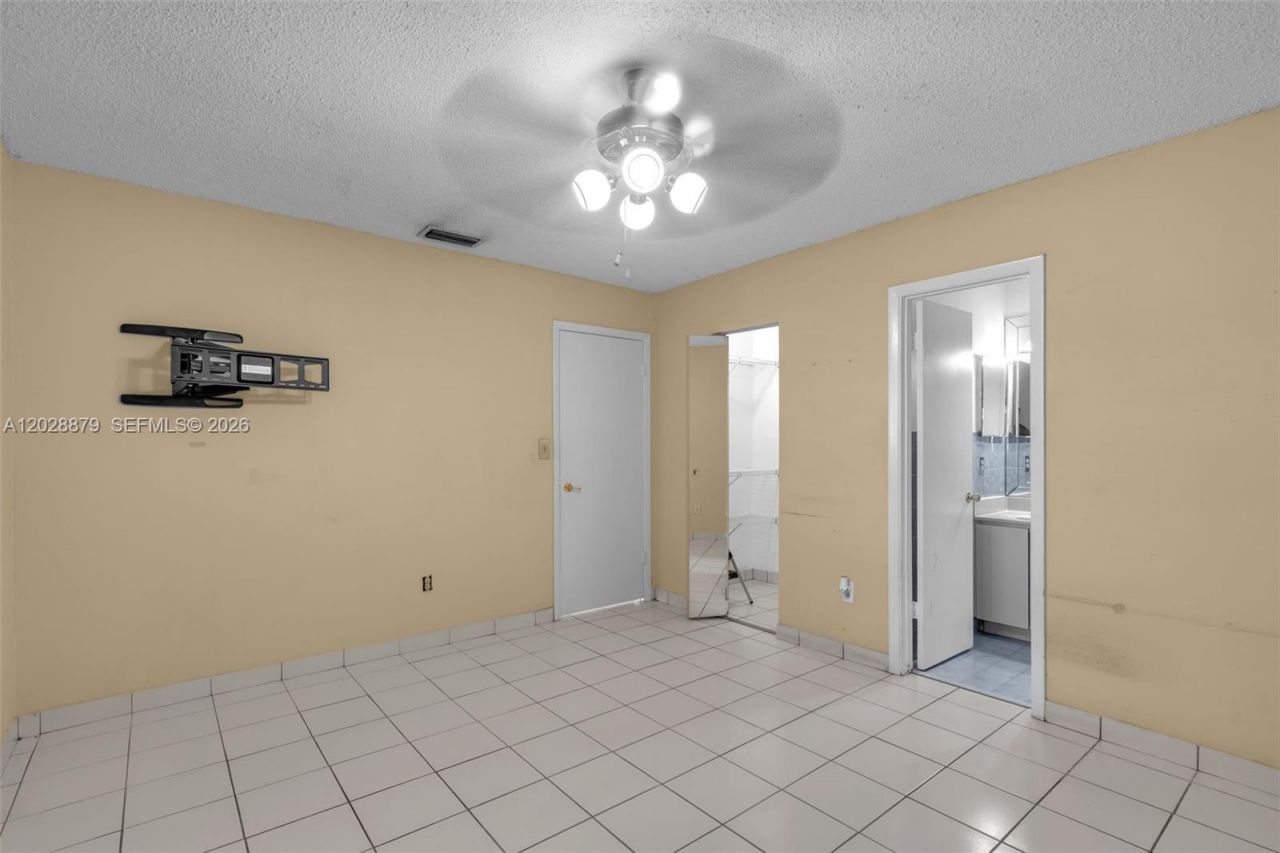 8805 NW 114th Ter, Hialeah Gardens, FL 33018 Photo