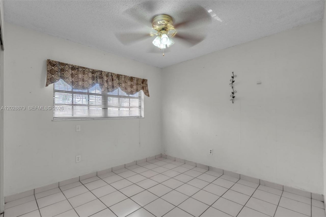 8805 NW 114th Ter, Hialeah Gardens, FL 33018 Photo
