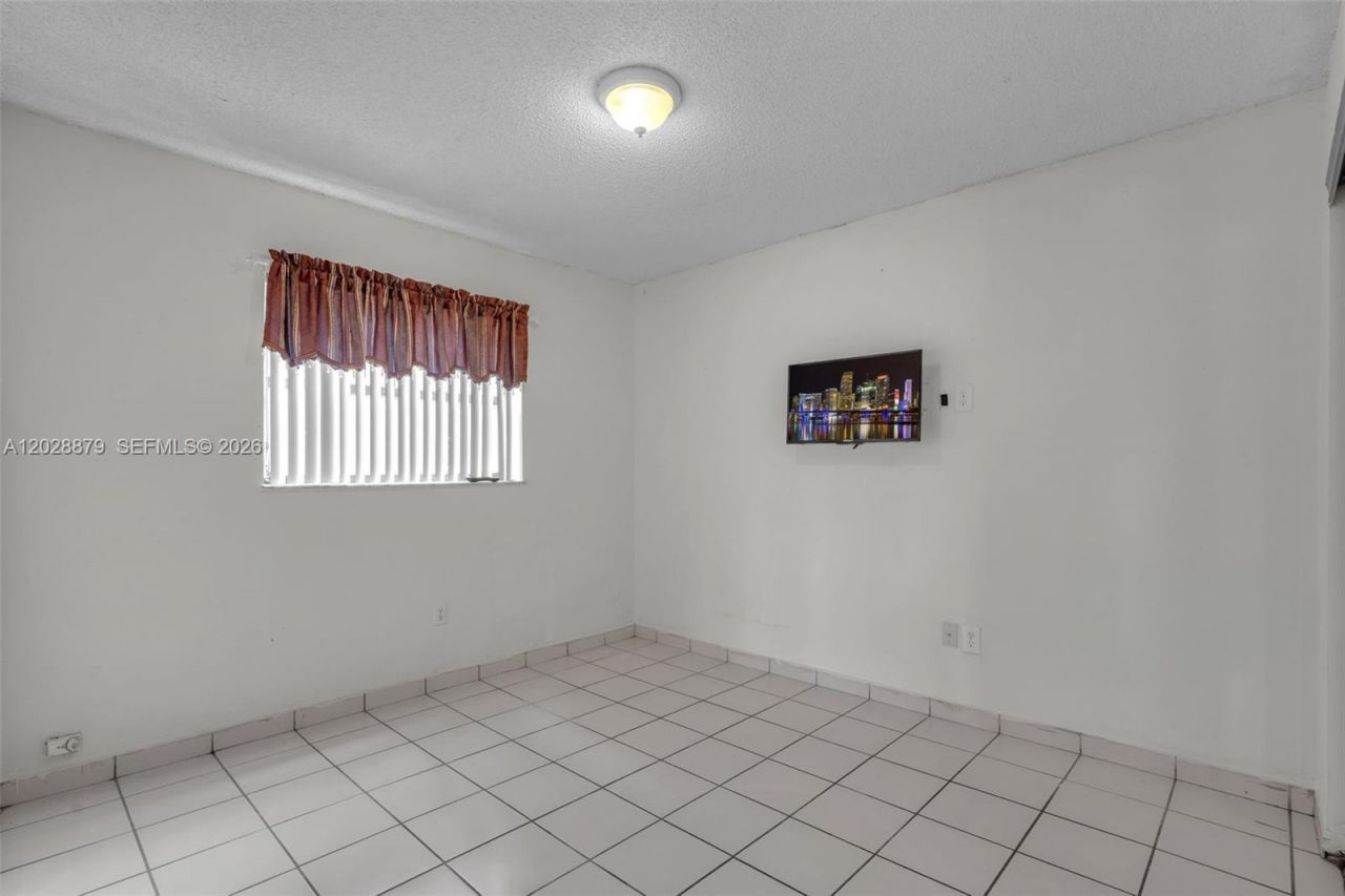 8805 NW 114th Ter, Hialeah Gardens, FL 33018 Photo