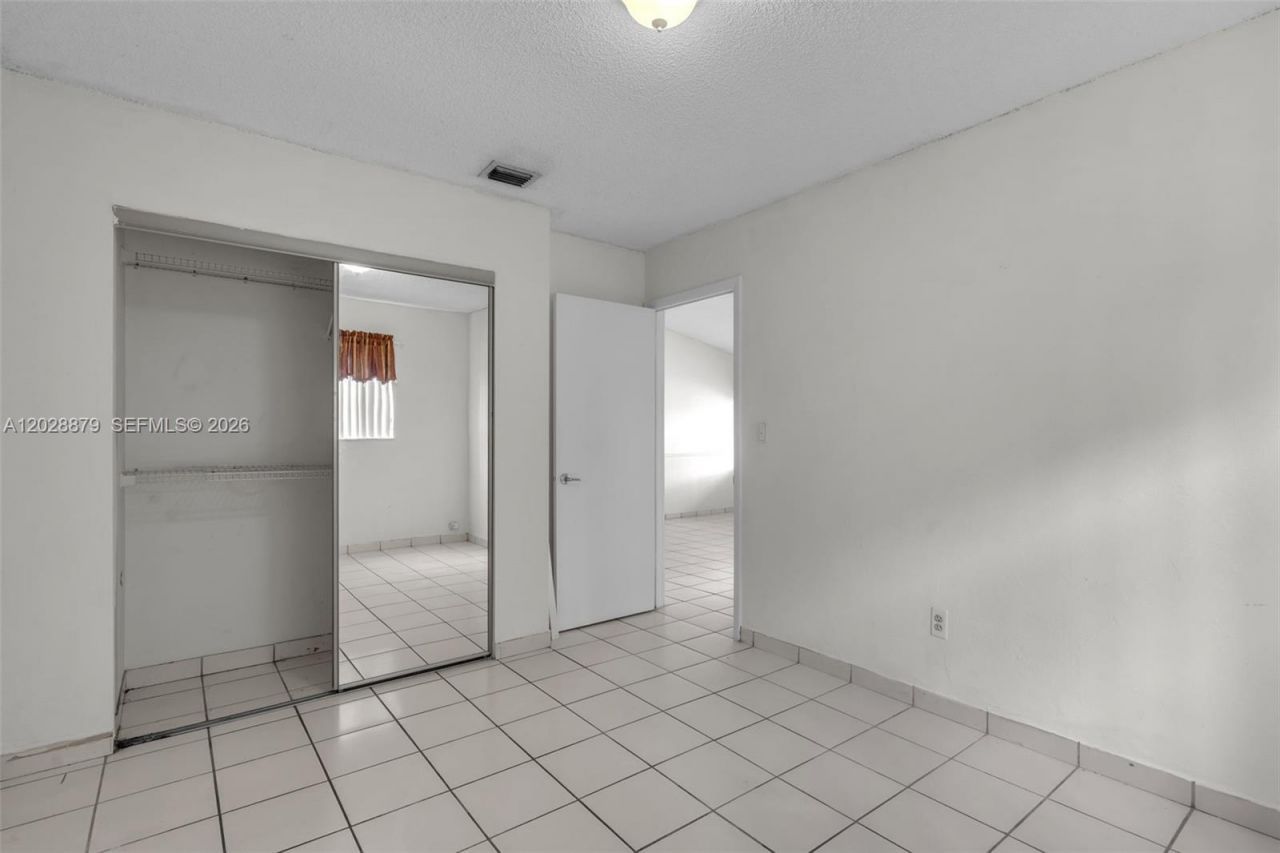 8805 NW 114th Ter, Hialeah Gardens, FL 33018 Photo