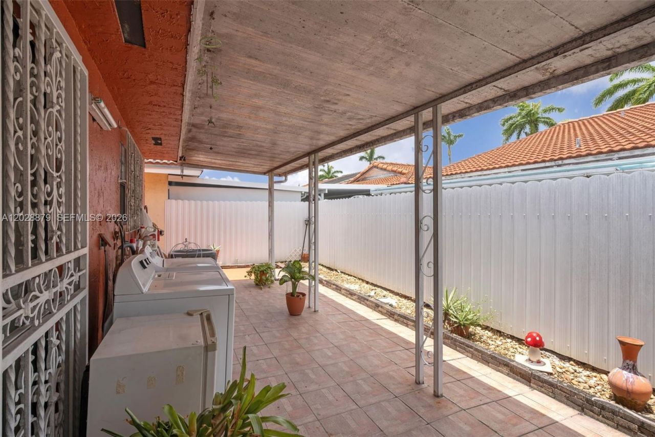 8805 NW 114th Ter, Hialeah Gardens, FL 33018 Photo