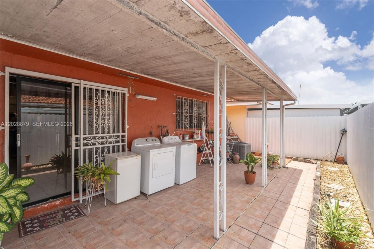 8805 NW 114th Ter, Hialeah Gardens, FL 33018 Photo