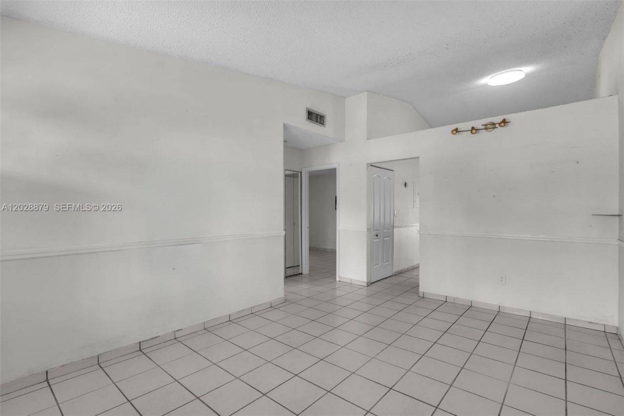 8805 NW 114th Ter, Hialeah Gardens, FL 33018 Photo