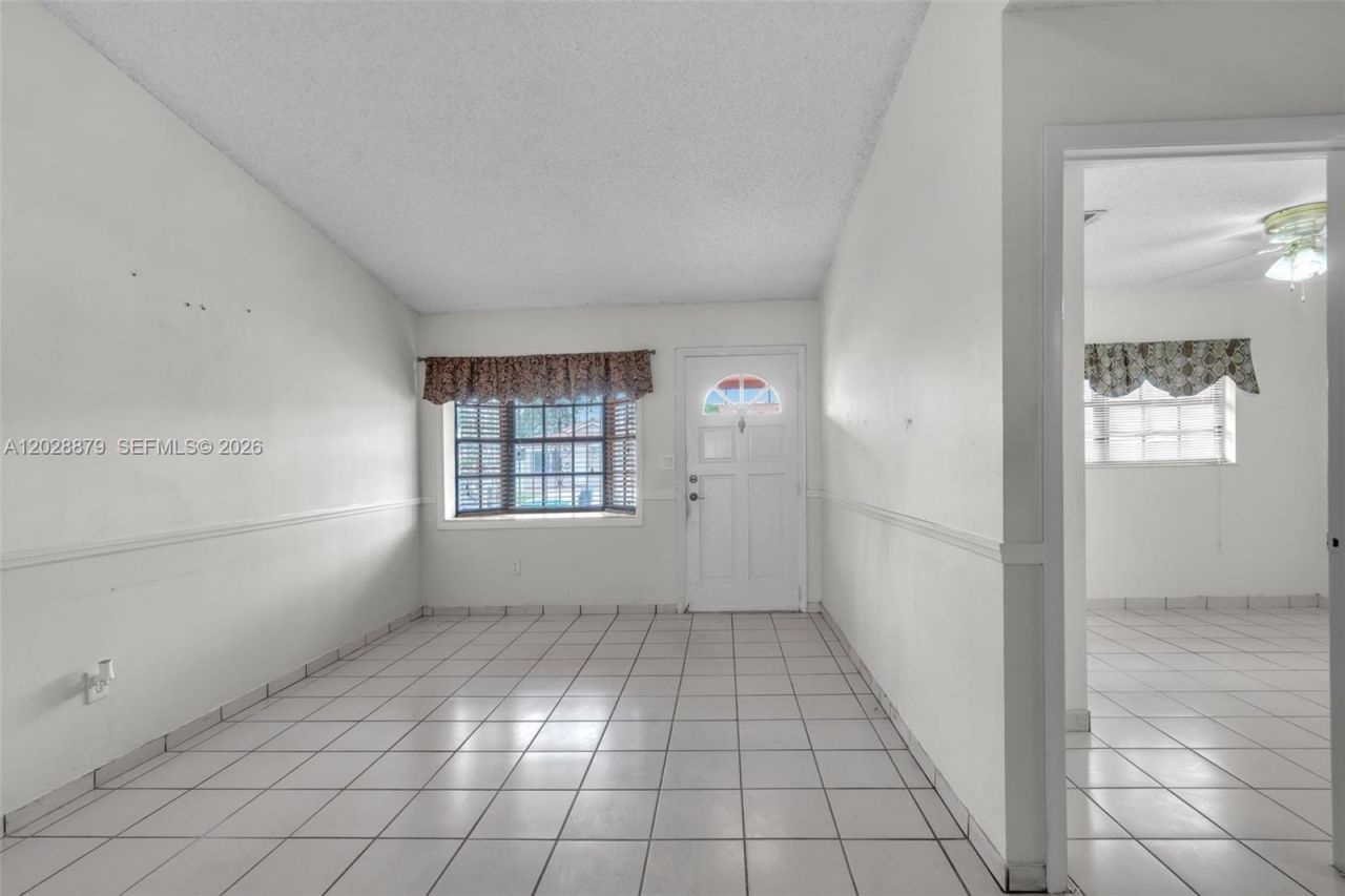 8805 NW 114th Ter, Hialeah Gardens, FL 33018 Photo