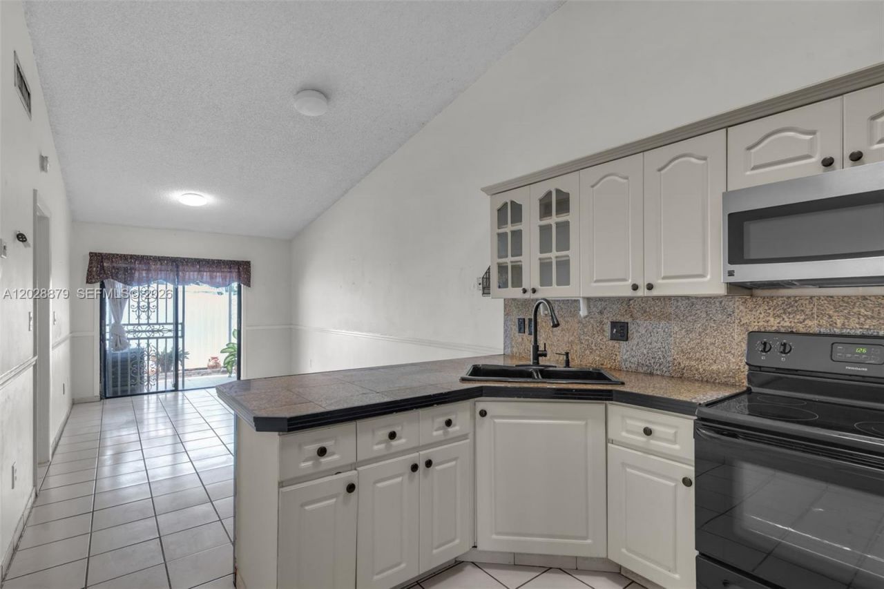8805 NW 114th Ter, Hialeah Gardens, FL 33018 Photo