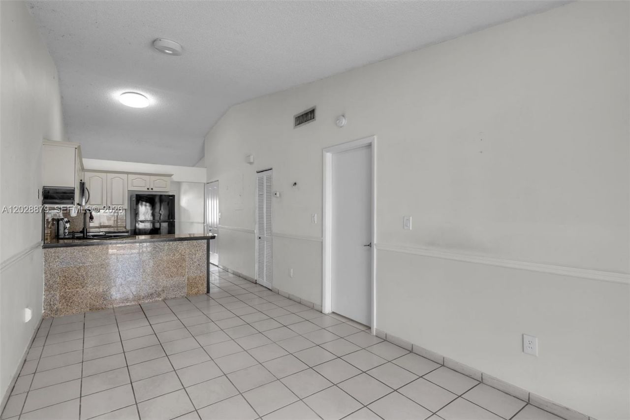 8805 NW 114th Ter, Hialeah Gardens, FL 33018 Photo
