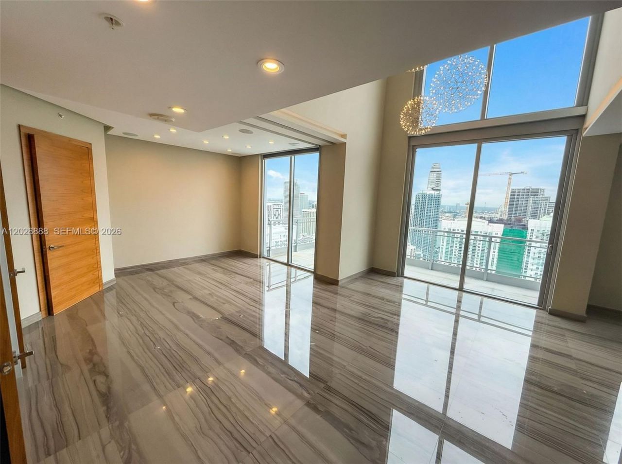 92 SW 3rd St, Unit PH5213, Miami, FL 33130 Photo