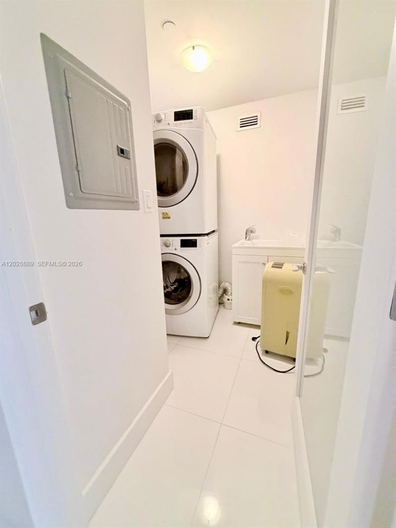 100 Lincoln Rd, Unit 1504, Miami Beach, FL 33139 Photo
