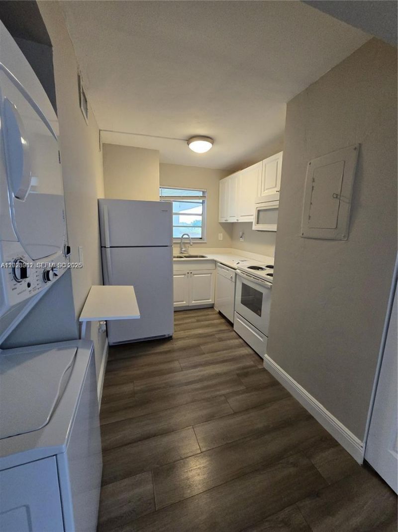8870 Fontainebleau Blvd , Unit 502, Miami, FL 33172 Photo
