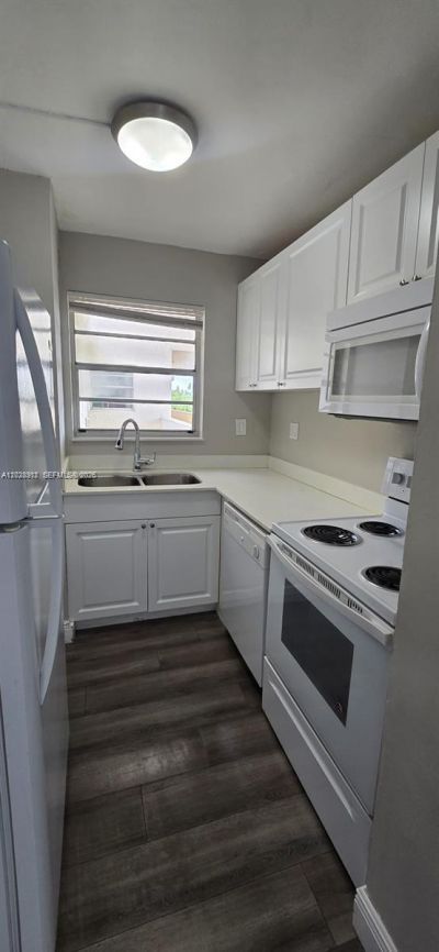 8870 Fontainebleau Blvd , Unit 502, Miami, FL 33172 Photo