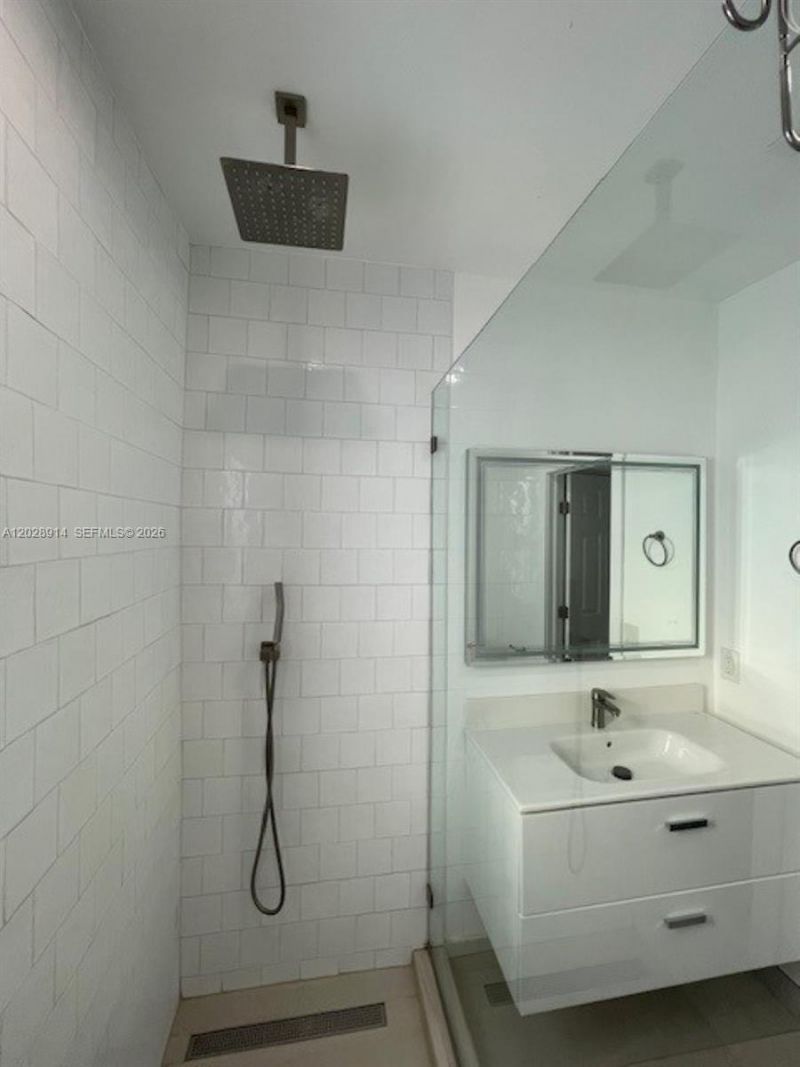 2141 SW 14th Ter, Unit 4, Miami, FL 33145 Photo