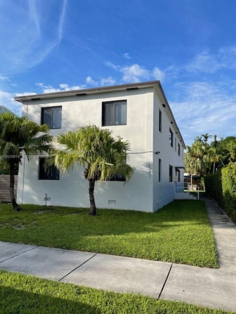 2141 SW 14th Ter, Unit 4, Miami, FL 33145 Photo