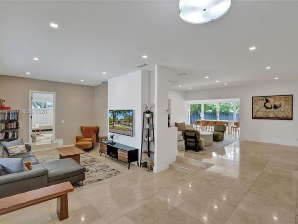 18641 NE 21st Ave , Miami, FL 33179