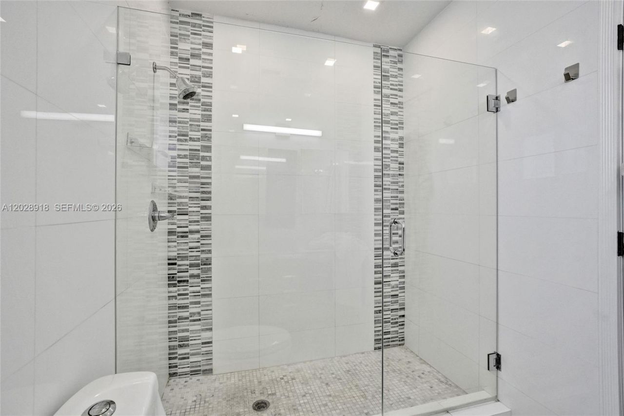 18641 NE 21st Ave, Miami, FL 33179 Photo