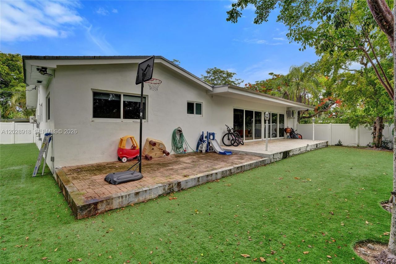 18641 NE 21st Ave, Miami, FL 33179 Photo