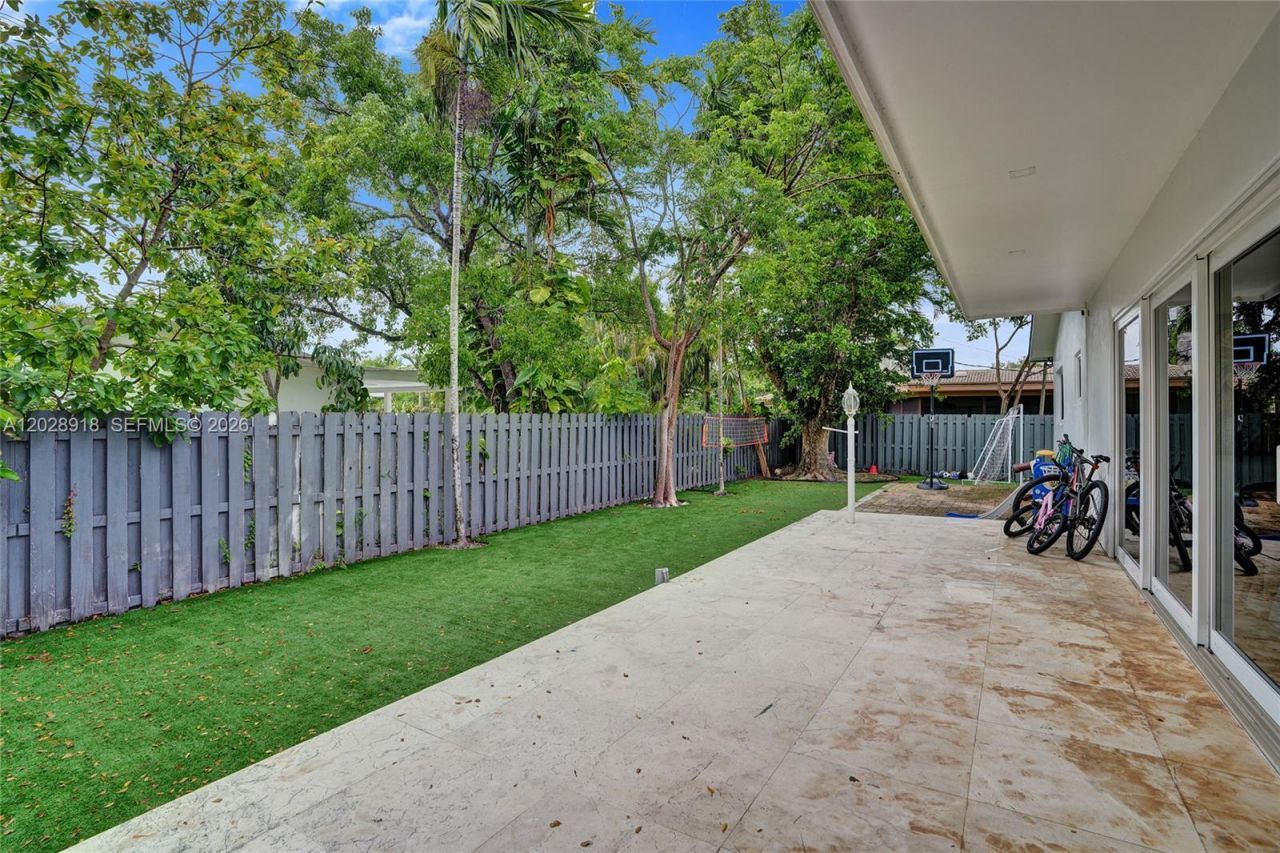18641 NE 21st Ave, Miami, FL 33179 Photo