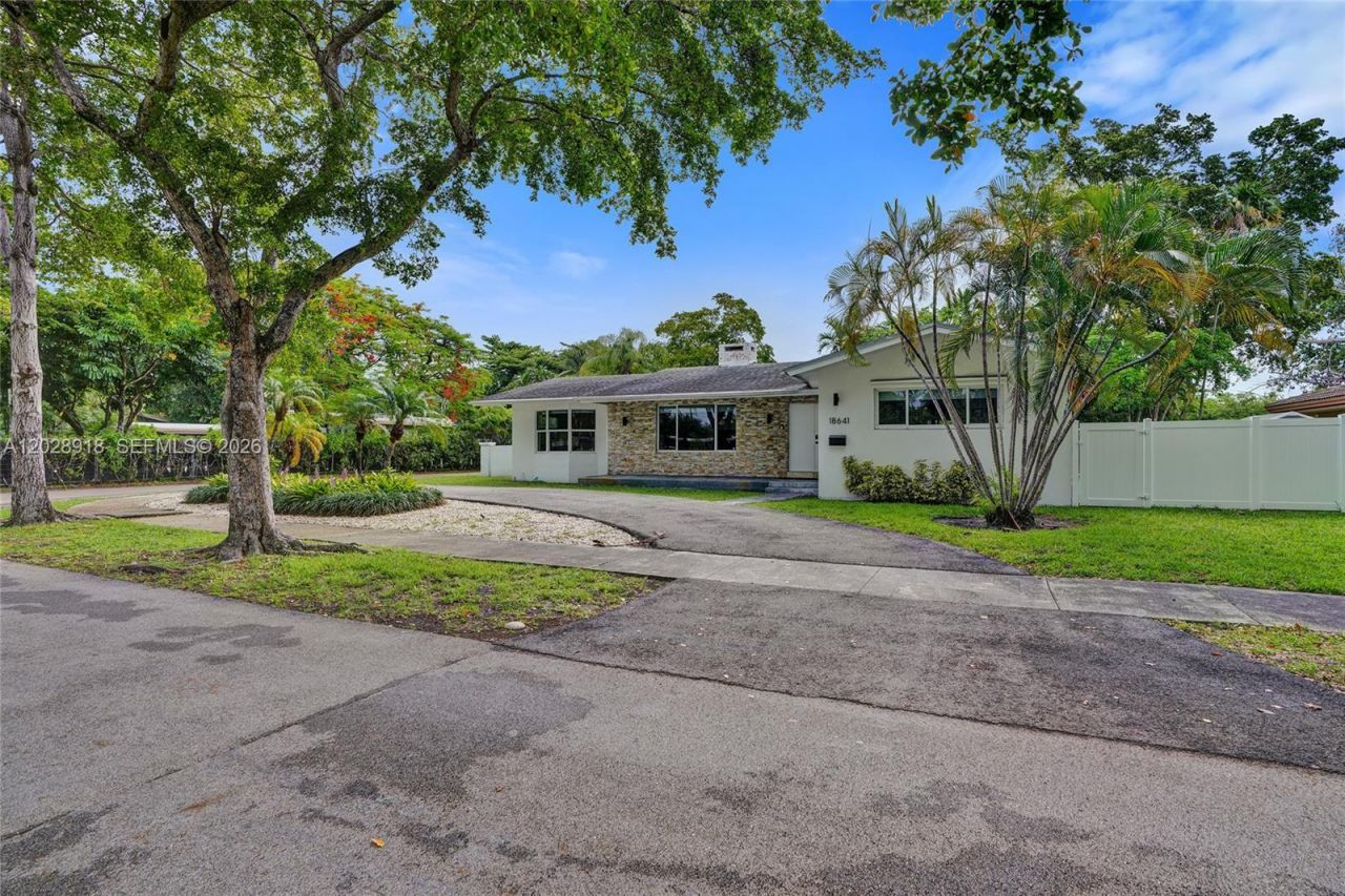 18641 NE 21st Ave, Miami, FL 33179 Photo