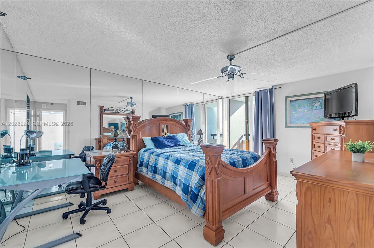3200 Collins Ave , Unit 12-8, Miami Beach, FL 33140 Photo