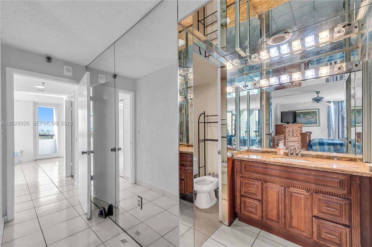 3200 Collins Ave , Unit 12-8, Miami Beach, FL 33140 Photo