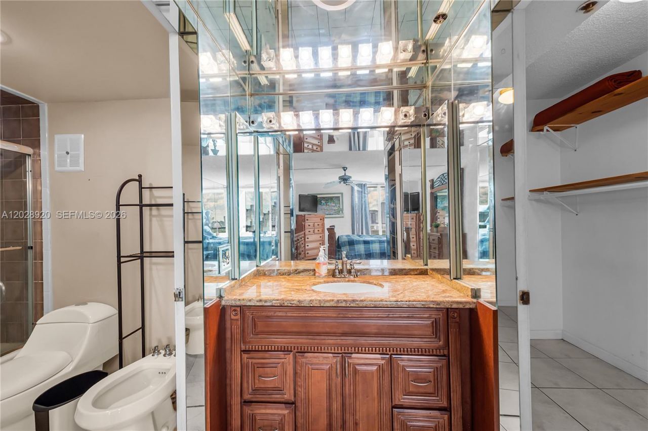 3200 Collins Ave , Unit 12-8, Miami Beach, FL 33140 Photo