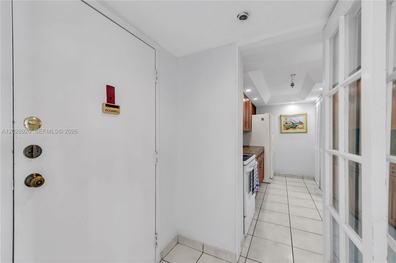 3200 Collins Ave , Unit 12-8, Miami Beach, FL 33140 Photo
