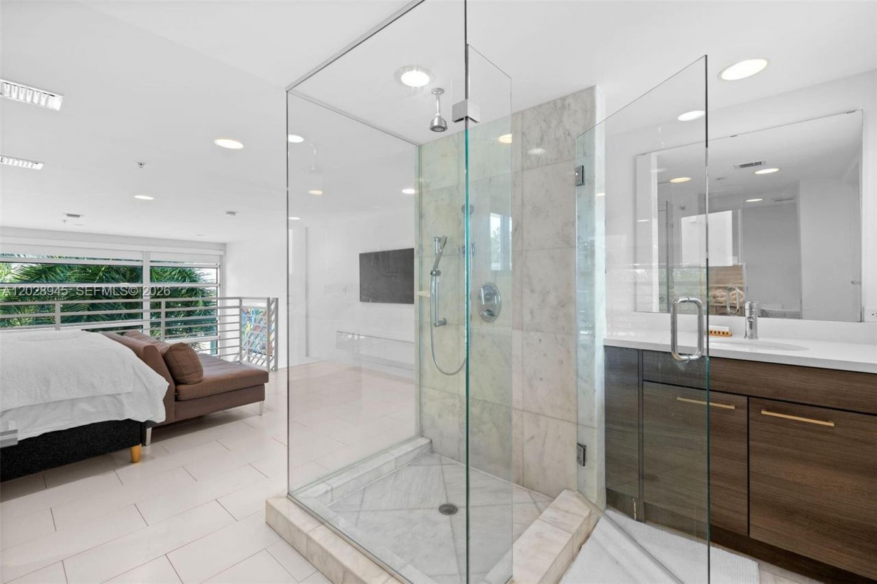 421 Meridian Ave , Unit 6, Miami Beach, FL 33139 Photo