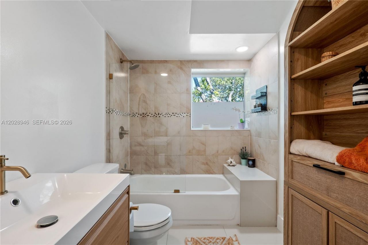 528 NE 72nd St , Miami, FL 33138 Photo