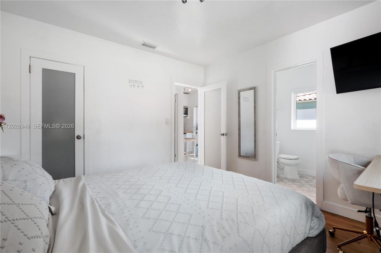 528 NE 72nd St , Miami, FL 33138 Photo