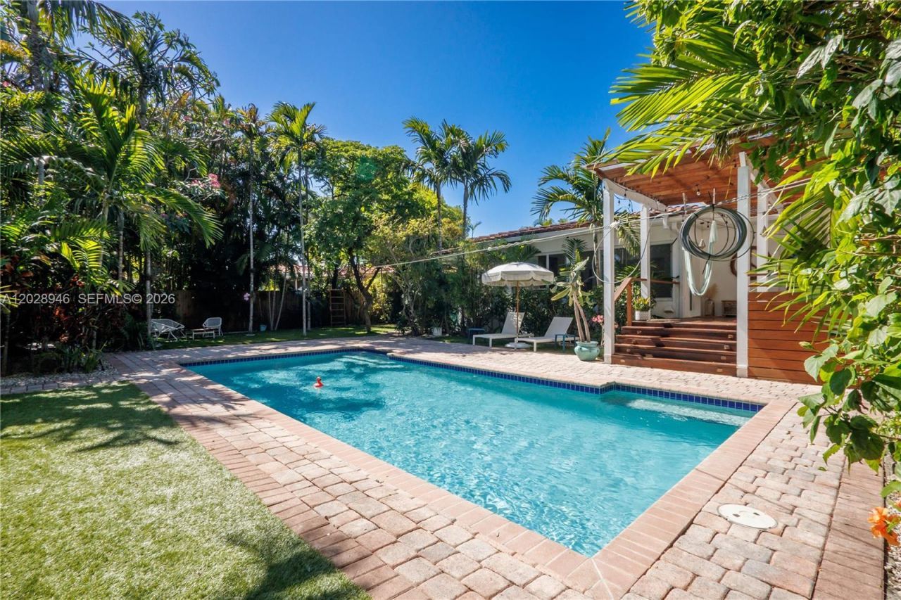 528 NE 72nd St , Miami, FL 33138 Photo