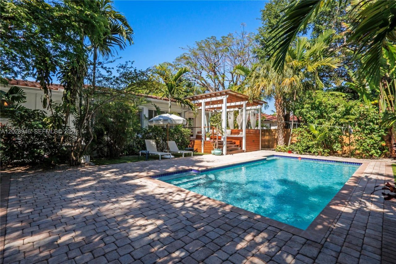 528 NE 72nd St , Miami, FL 33138 Photo