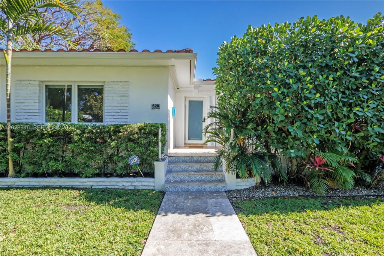 528 NE 72nd St , Miami, FL 33138 Photo