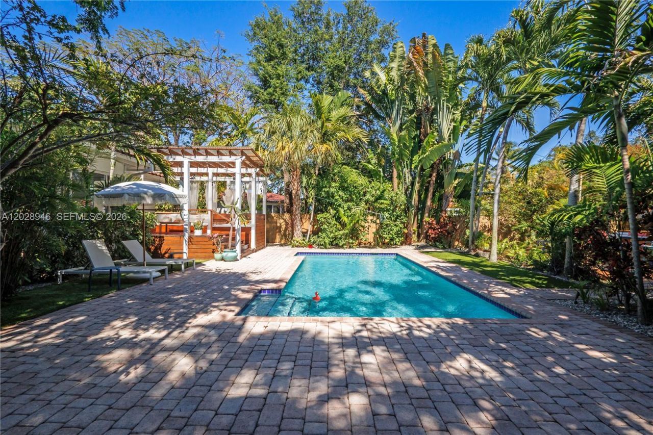 528 NE 72nd St , Miami, FL 33138 Photo