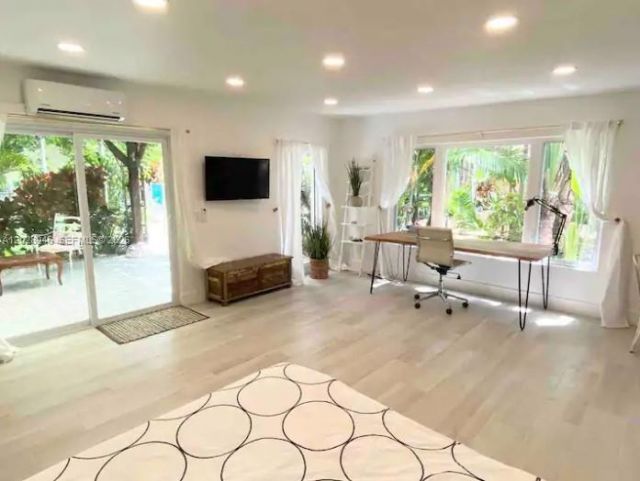 528 NE 72nd St , Miami, FL 33138 Photo