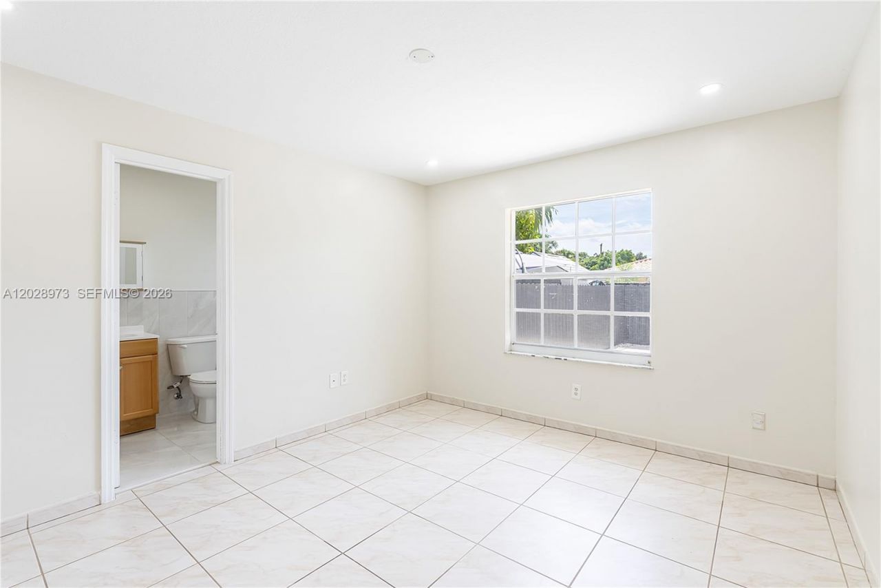 1214 NW 34th Ave, Unit 1214, Miami, FL 33125 Photo