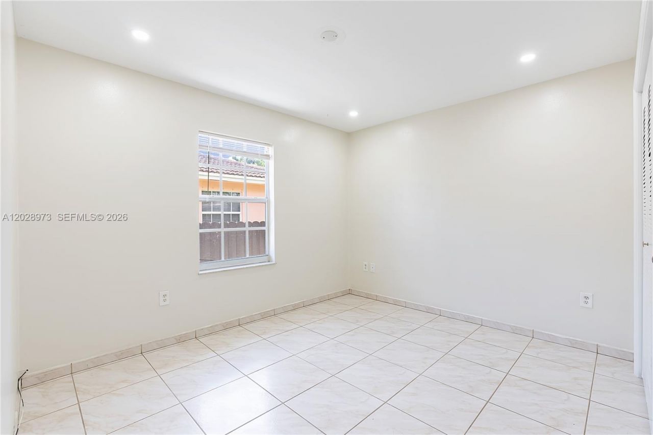 1214 NW 34th Ave, Unit 1214, Miami, FL 33125 Photo