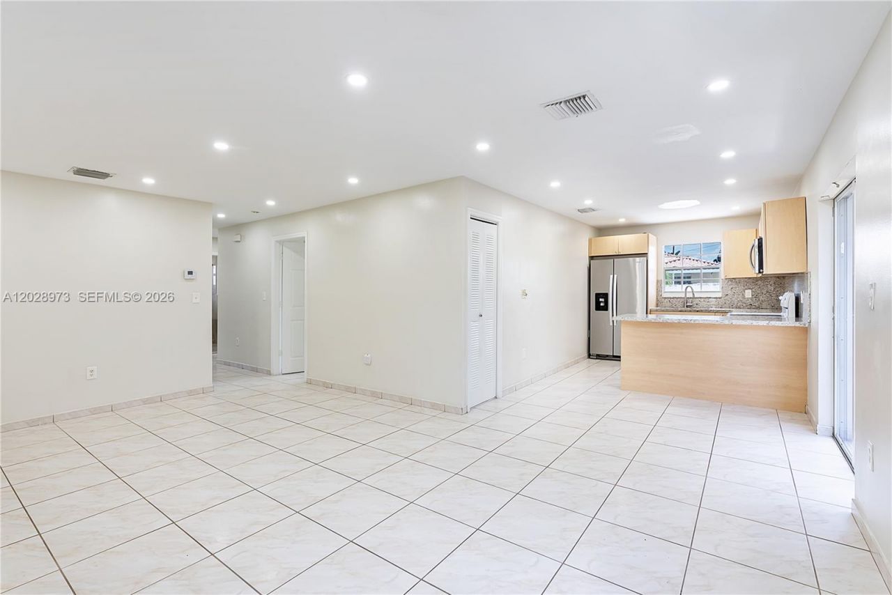 1214 NW 34th Ave, Unit 1214, Miami, FL 33125 Photo